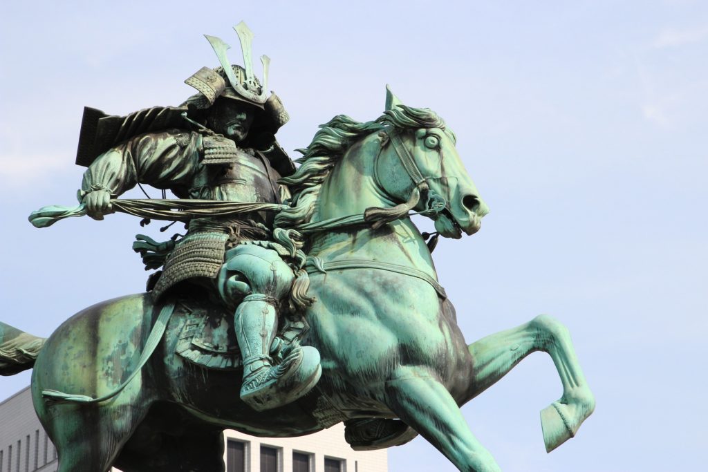 A statue of a Samurai warrior