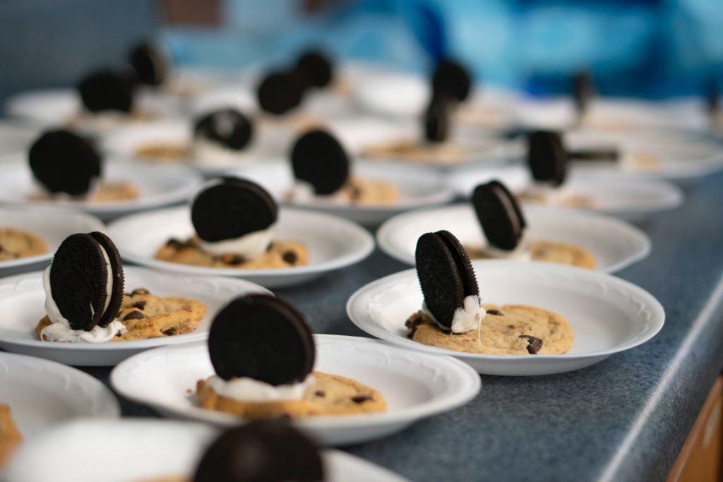 Tea time at 3 o'clock includes cookies.