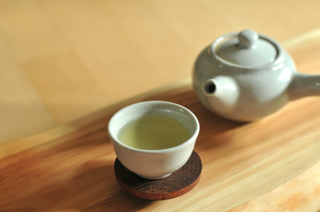 Kidney tea runs the gamut from pure green tea to herbal blends