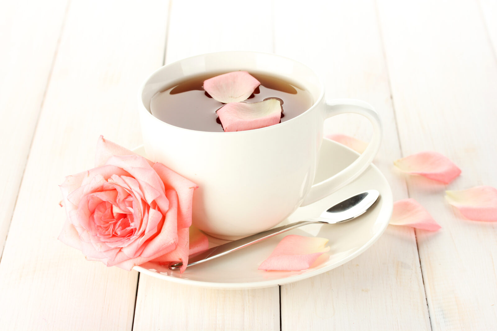 Roses in tea